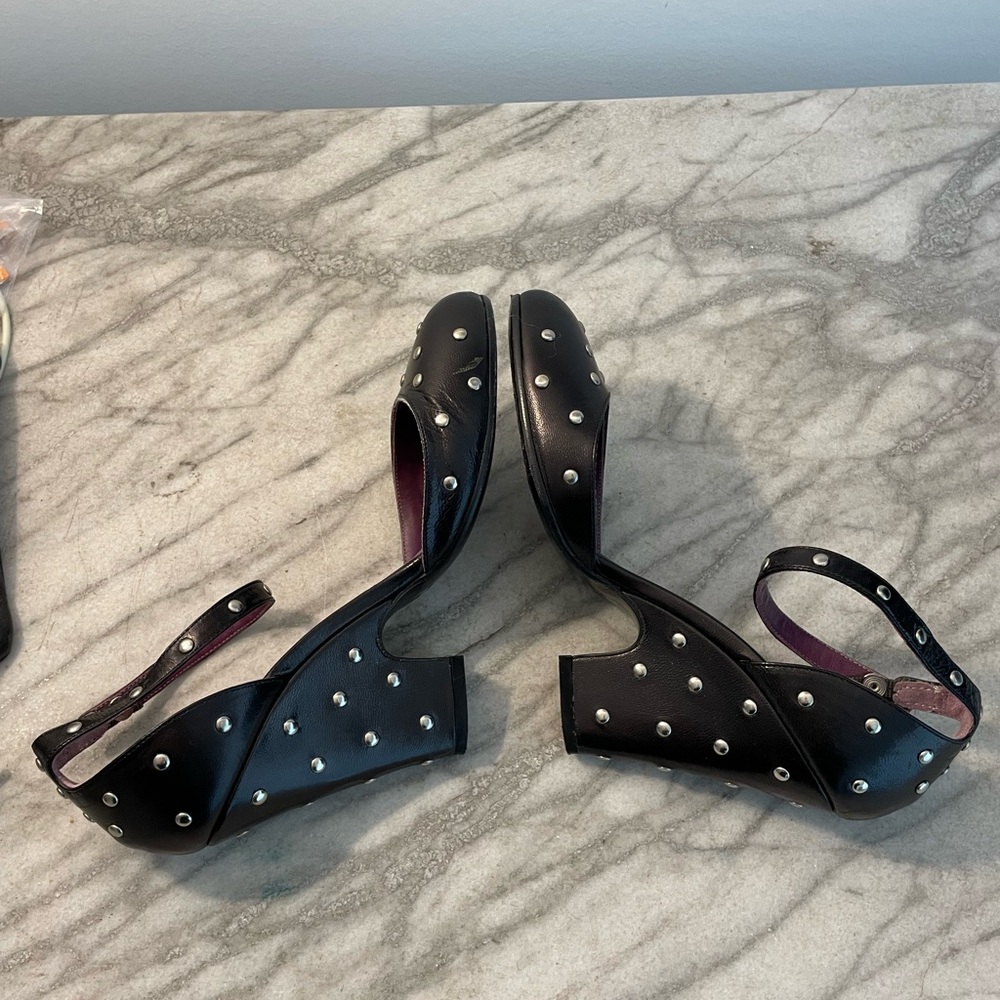Marc Jacobs studded leather high heel wedge style ankle strap pumps size 7.5 - Picture 6 of 10